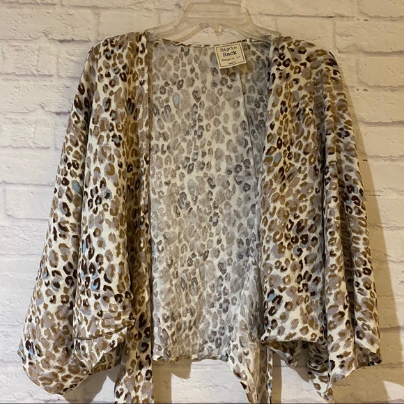 NEW Leopard Wrap Top - Picture 14 of 15